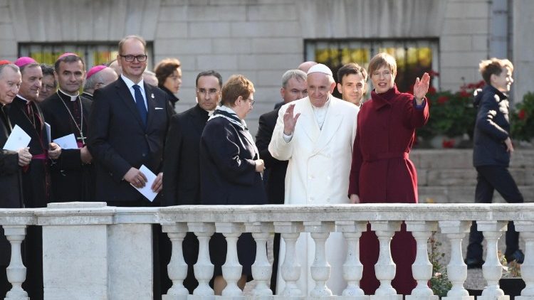 Papež František s estonskou prezidentskou Kersti Kaljulaidovou