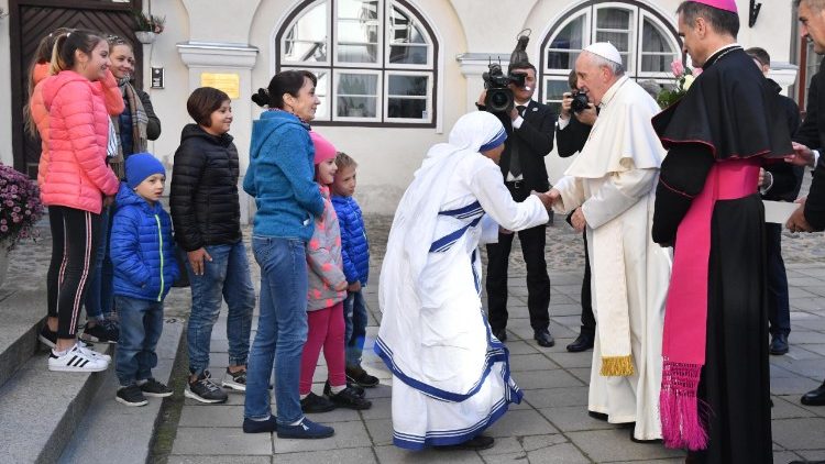 Papa Franjo susreće u Tallinnu Misionarke ljubavi i njihove štićenike