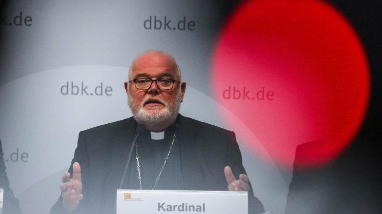 Kardinál Reinhard Marx při tiskové konferenci