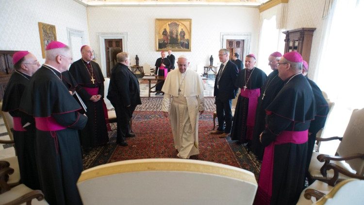 Papež Frančišek med srečanjem s škotskimi škofi