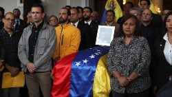 venezuelan-parliament-pays-tribute-to-the-lat-1539117072528.jpg