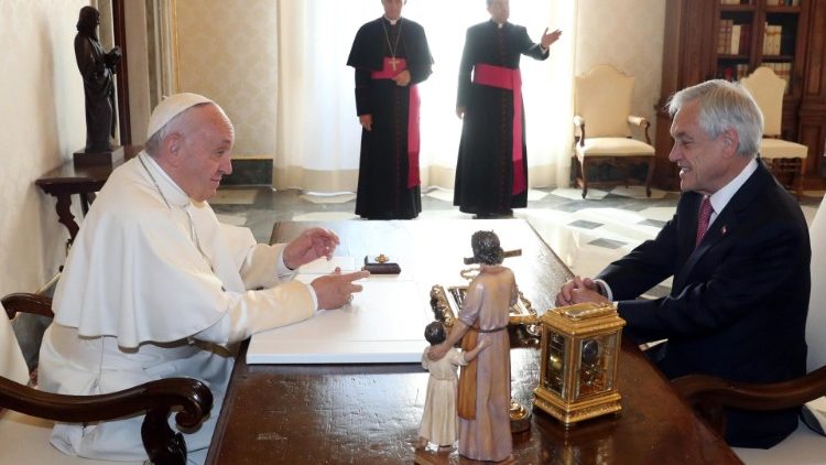 Sprachen auch über den Missbrauchsskandal: Franziskus und Präsident Sebastian Pinera am Samstag im Vatikan 