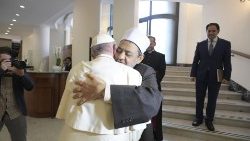 pope-francis-with-the-great-imam-of-al-azhar-1539705383275.jpg