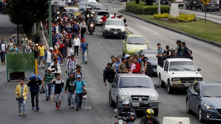 Migrantes hondurenhos a caminho dos EUA