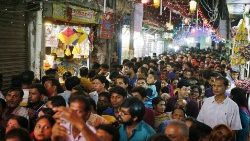 durga-puja-festival-celebrations-in-dhaka-1539878779041.jpg