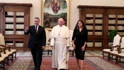pope-francis-meets-colombian-president-ivan-d-1540200973275.jpg