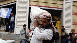 conflict-affected-yemenis-receive-food-aid-ra-1540224673664.jpg