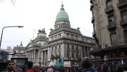 argentine-congress-debates-controversial-budg-1540428072575.jpg