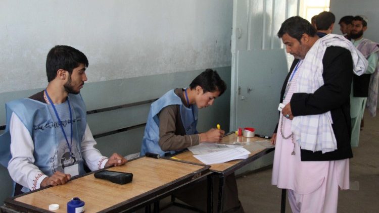 Votazioni nel seggio di Kandahar