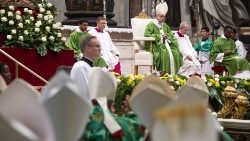 pope-francis-celebrates-a-mass-for-the-closin-1540722697542.jpg