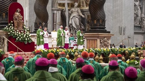 Papst zum Abschluss der Synode: „Weder doktrinär noch aktivistisch sein“
