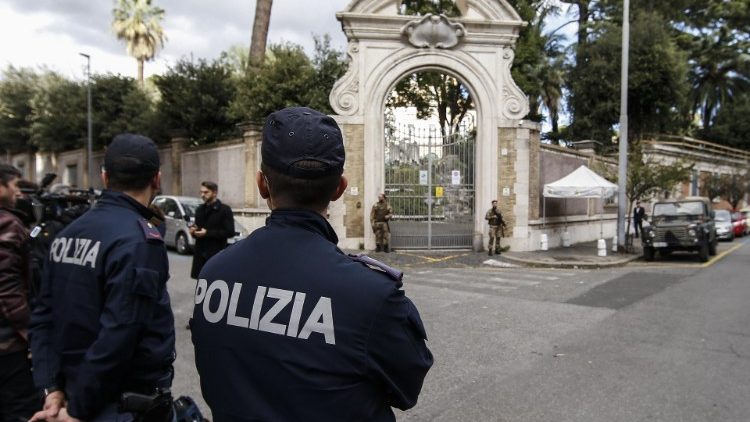 Die Italienische Polizei bei der Nuntiatur in Rom