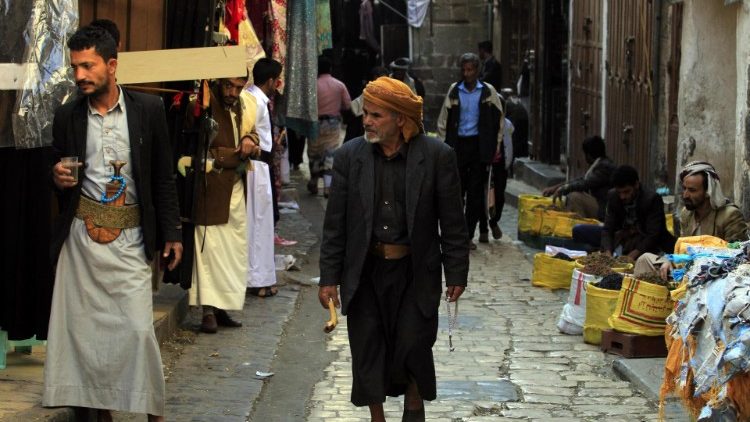Una via di un vecchio quartiere di Sanaa, capitale dello Yemen