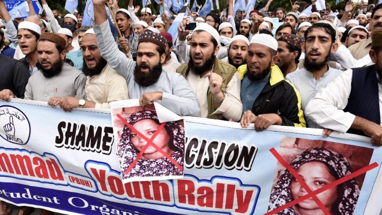 Протестни манифестации в Пешавар срещу оправдателната присъда на Върховния съд в Пакистан  за Азия Биби