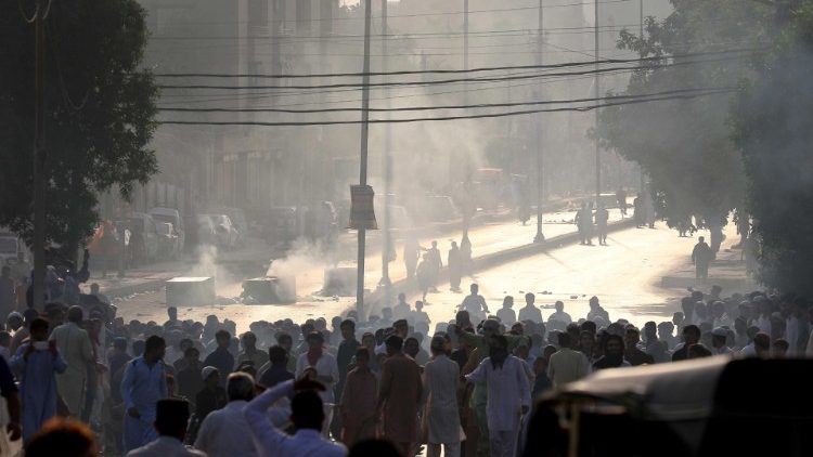 Des islamistes pakistanais protestent dans les rues d'Islamabad contre l'acquittement d'Asia Bibi.