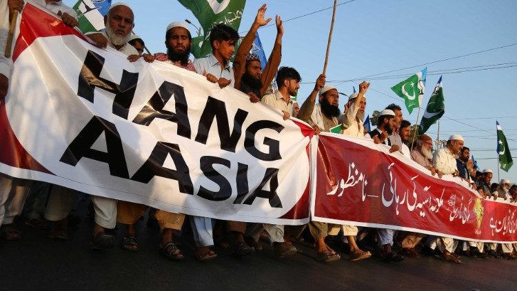 Karachi: Fundamentalisten wollen Asia Bibi am Galgen sehen