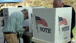 early-midterm-elections-voting-in-california-1541370976736.jpg