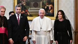 pope-francis-receives-paraguay-s-president-ma-1541413877240.jpg