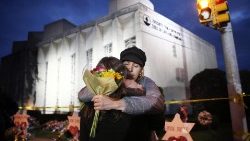 vigil-for-victims-of-synagogue-shooting-1541668403544.jpg