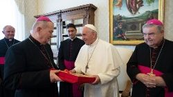 pope-francis-with-members-of-the-episcopal-co-1541684908338.jpg