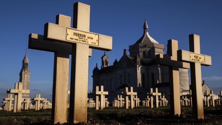 Гробището Нотр Дам дьо Лорет в Аблен Сен Лазар във Франция, където са погребани френски войници от Първатата световна война