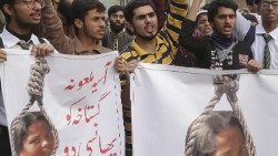 protests-after-top-pakistan-court-commutes-de-1541697499714.jpg