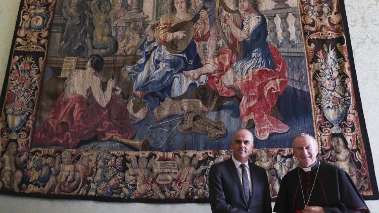 Archivbild: Schweizer Bundesrat Alain Berset und Kardinalstaatssekretär Pietro Parolin (rechts) im November 2018 im Vatikan.
