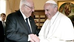 pope-francis-receives-israeli-president-reuve-1542282796344.jpg