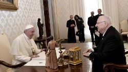 pope-francis-receives-israeli-president-reuve-1542282797922.jpg