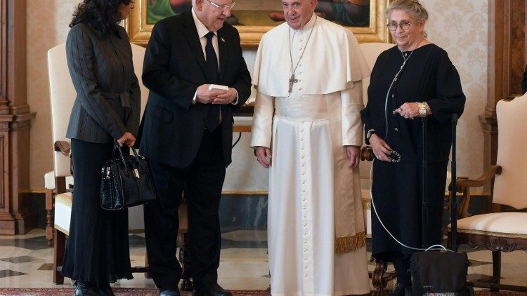 pope-francis-receives-israeli-president-reuve-1542282800233.jpg