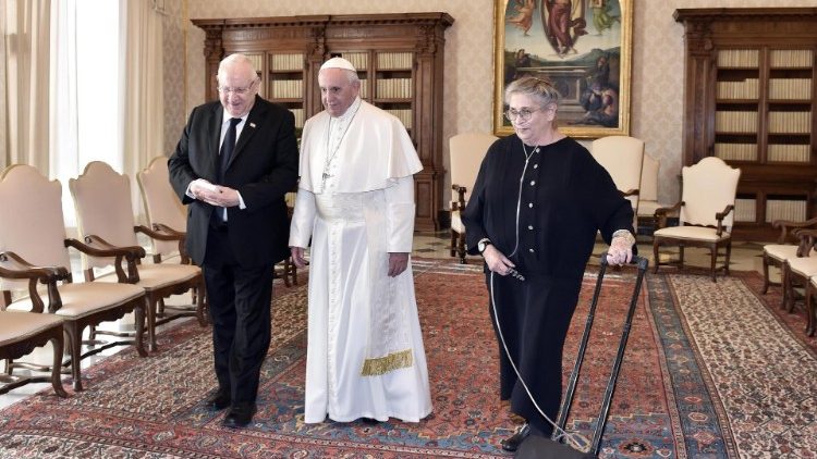 pope-francis-receives-israeli-president-reuve-1542283098804.jpg