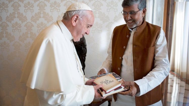 Pope Francis receiving Kailash Satyarthi in the Vatican on November 16, 2018. 