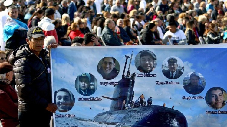 Encontrados destroços do desaparecido submarino argentino ARA San Juan, informa a Marinha argentina