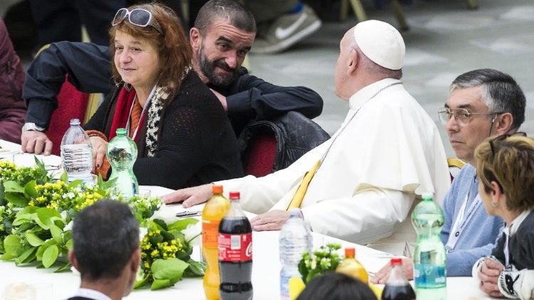 pope-francis-has-lunch-with-needy-people-1542543496382.jpg