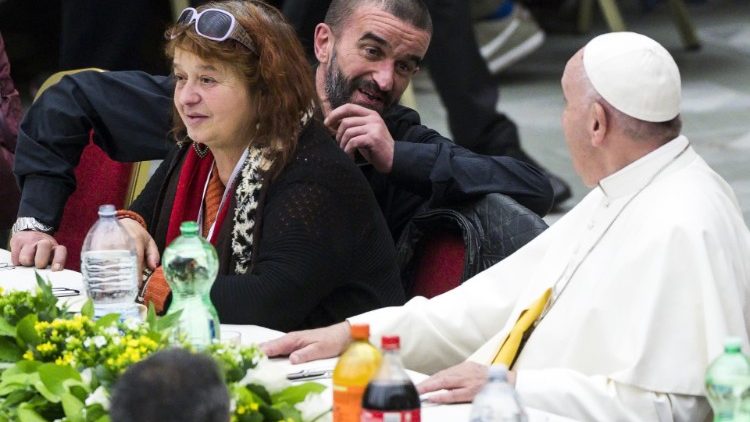 pope-francis-has-lunch-with-needy-people-1542543498022.jpg