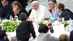 pope-francis-has-lunch-with-needy-people-1542543500246.jpg