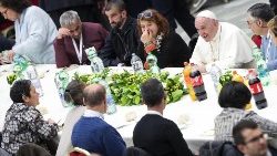 pope-francis-has-lunch-with-needy-people-1542549503601.jpg