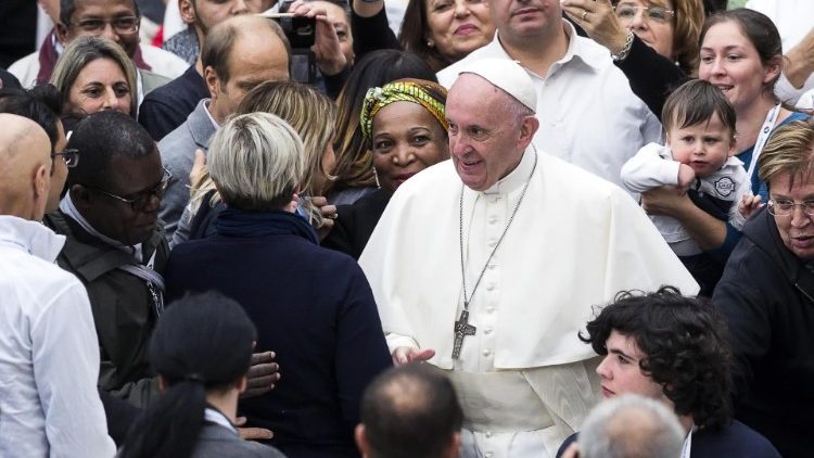 pope-francis-has-lunch-with-needy-people-1542549507252.jpg