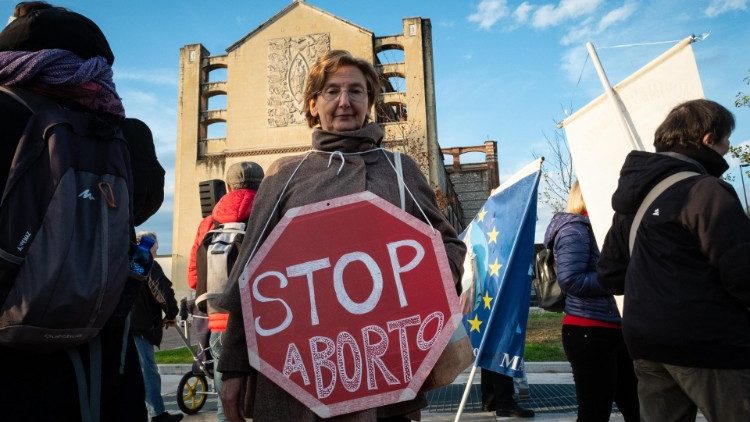 Irlandia: biskupi przeciwko nowemu prawu aborcyjnemu