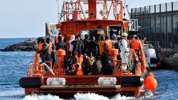 68-migrants-rescued-in-almeria-1543764829313.jpg