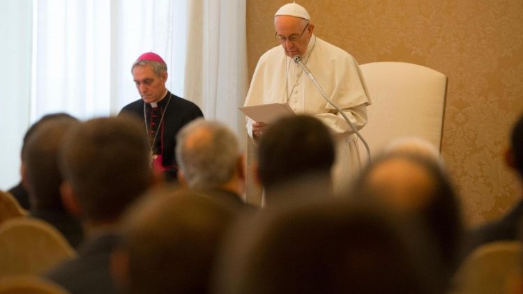 Папа Франциск на встрече с отцами-иезуитами (Ватикан, 3 декабря 2018 г.)