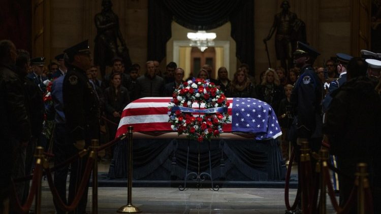 Церемонія прощання з Д. Бушем