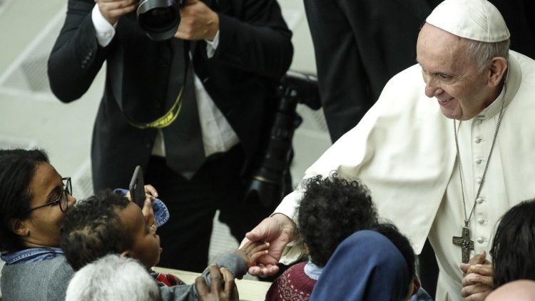 لقاء البابا فرنسيس مع أطفال وموظفي مستوصف سانتا مارتا