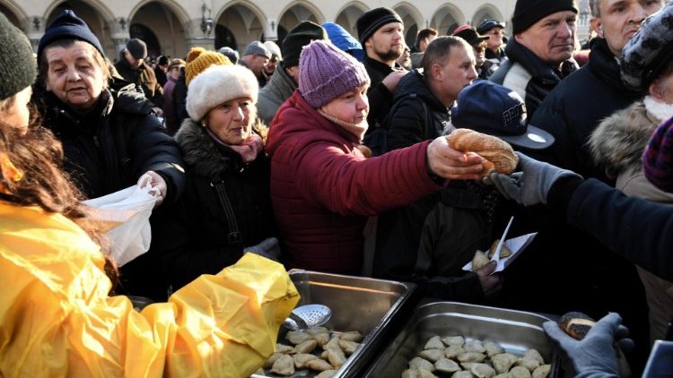 Essenausgabe für Obdachlose in Krakau