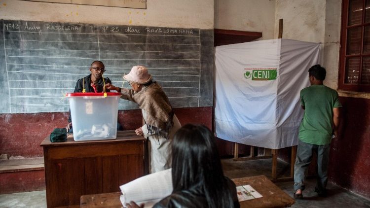 I malgasci al voto per il ballottaggio 