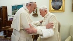 pope-francis-meets-with-benedict-xvi-1545481127814.jpg