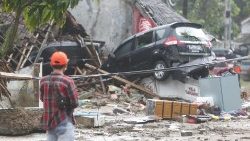 tsunami-hits-sunda-strait-in-western-indonesi-1545554029350.jpg