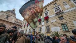 people-rally-to-show-solidarity-with-palermo--1546615728597.jpg