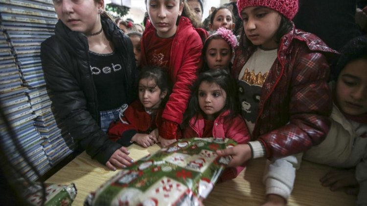 Подаръци за сирийските деца