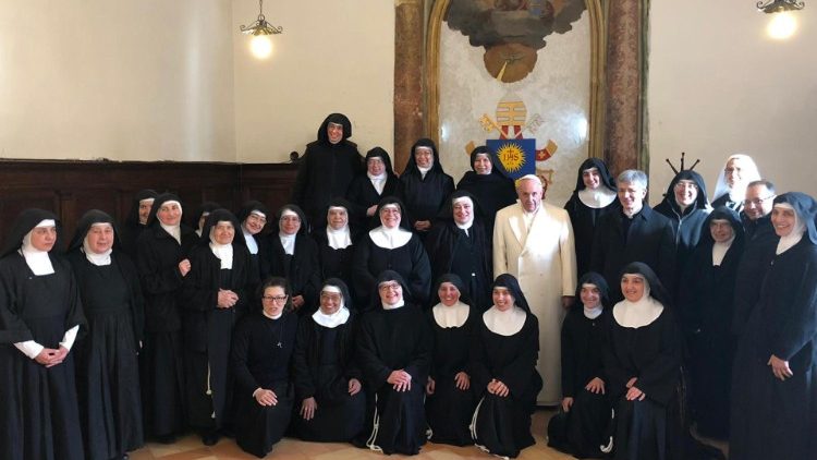 Pope visits cloistered nuns at Spello